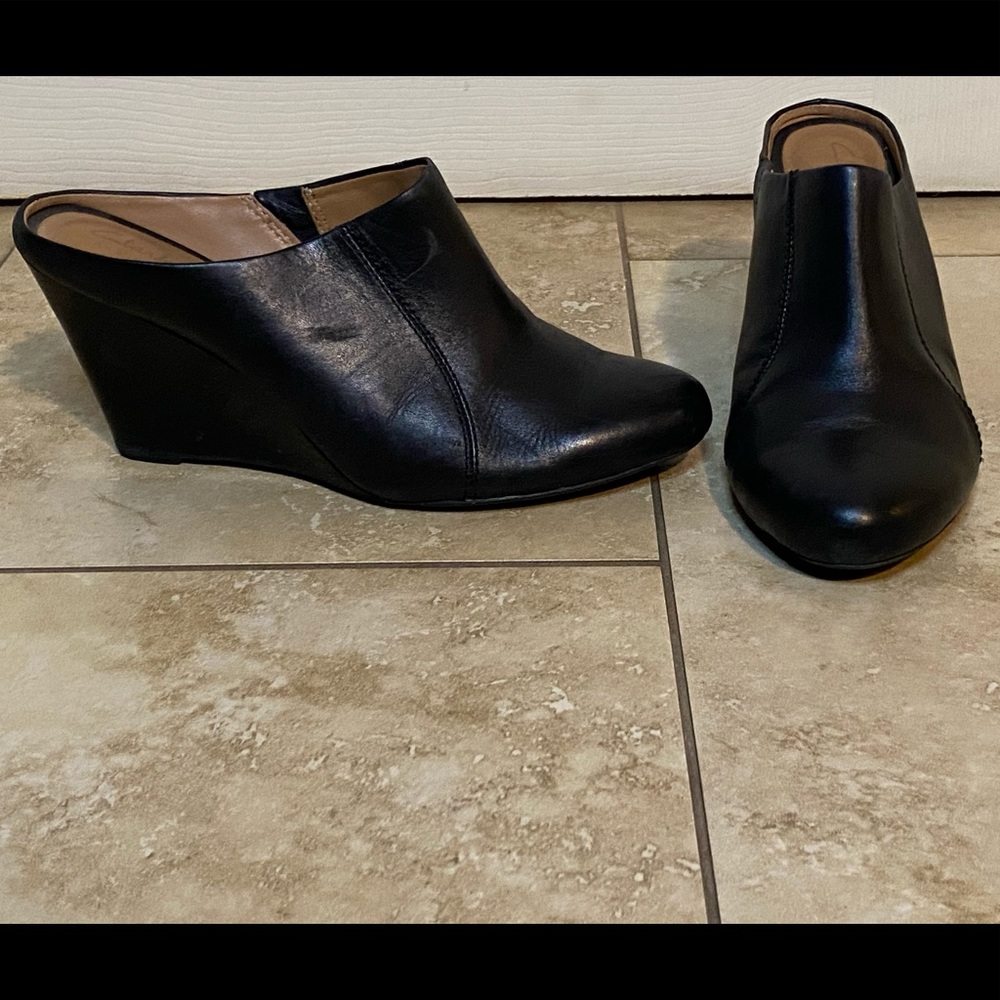 Clarks Artisan 3 1/2” Black Leather Mules